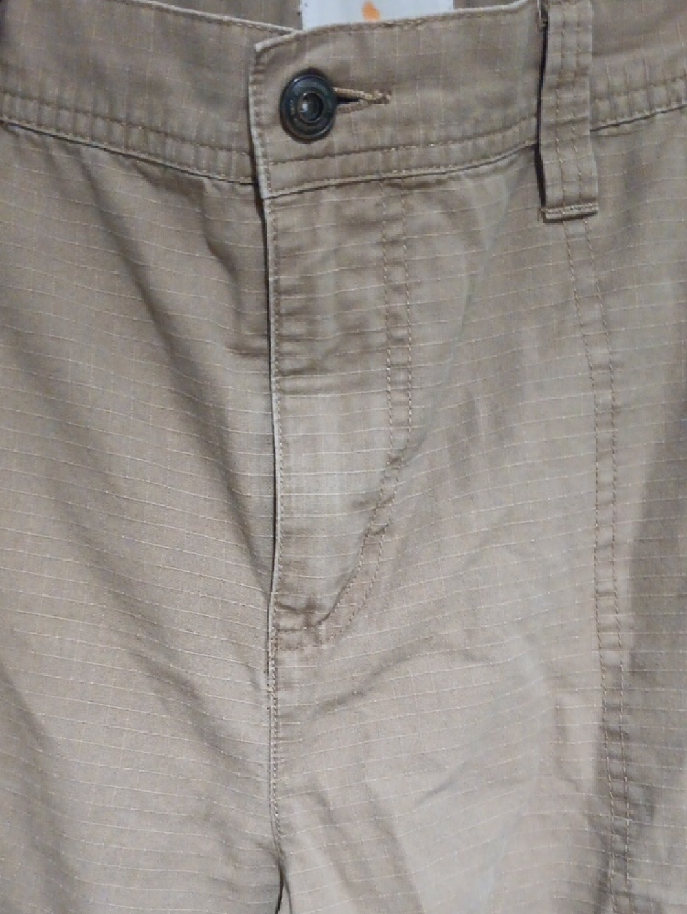 Field & Stream Tan Cargo Shorts with Multi-Pocket Design - Picture 4 of 6